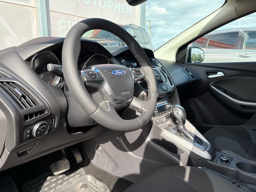 ford-focus-2013-111-10