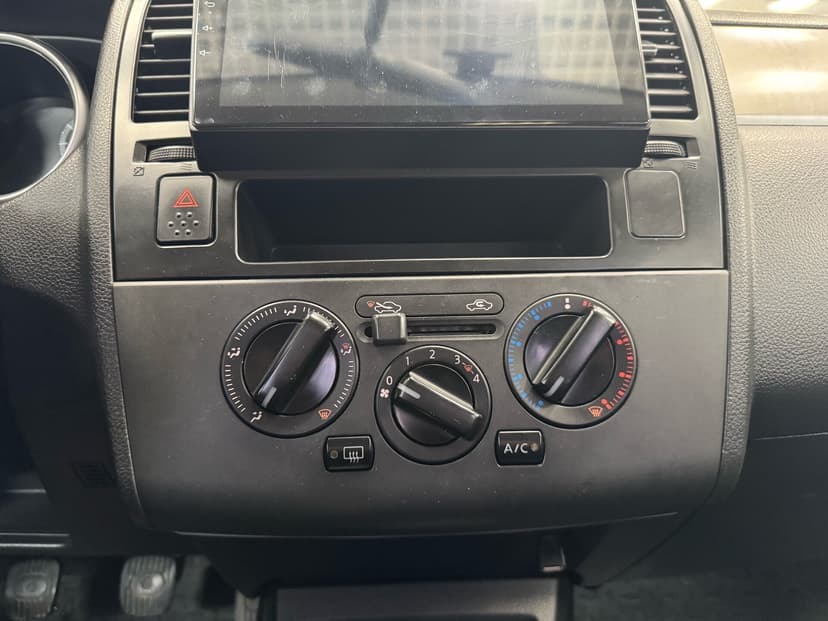 nissan-tiida-2011-122-17