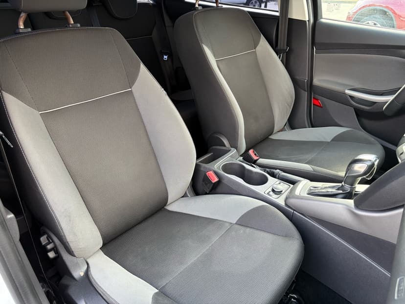 ford-focus-2013-111-23