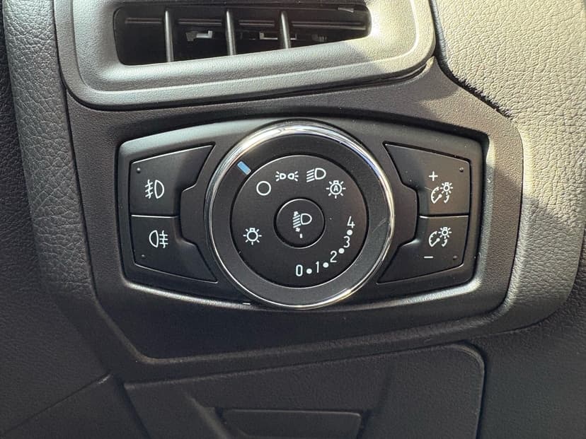 ford-focus-2013-111-20