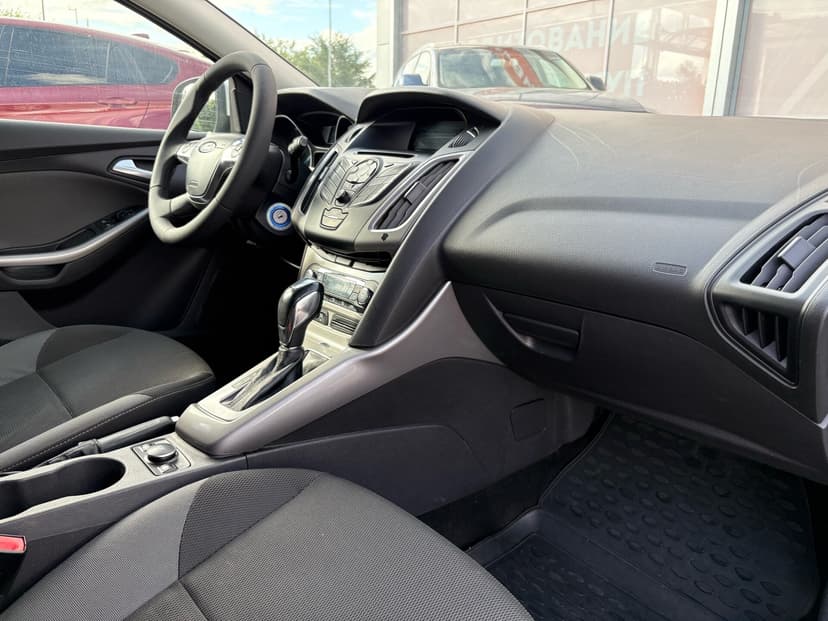 ford-focus-2013-111-11
