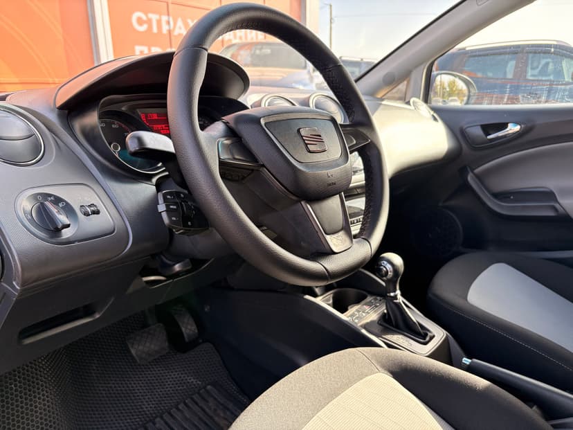 seat-ibiza-2012-367-12