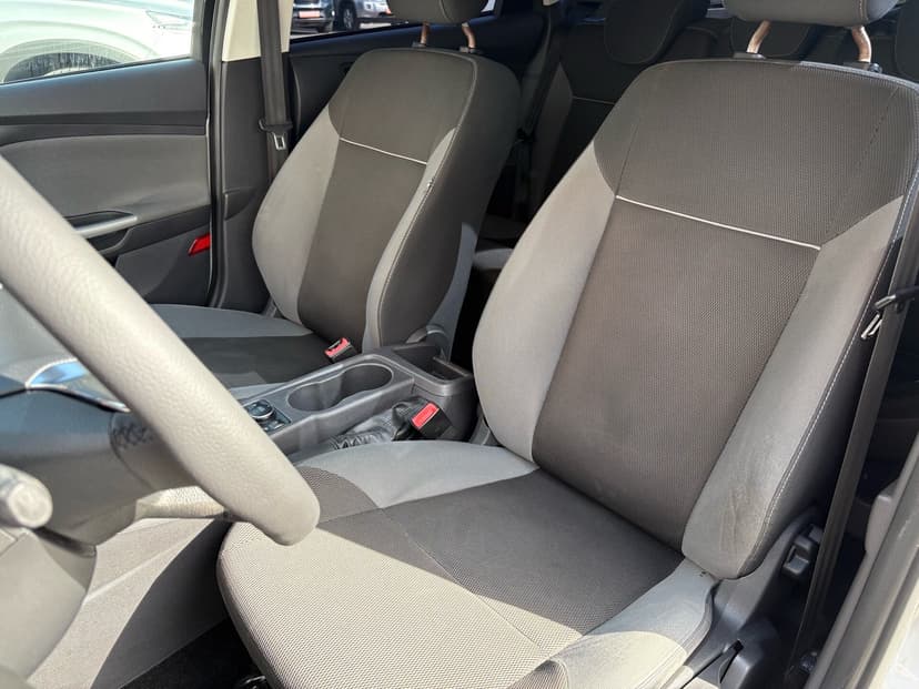 ford-focus-2013-111-22