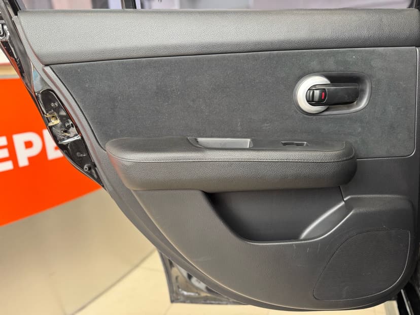 nissan-tiida-2011-122-25