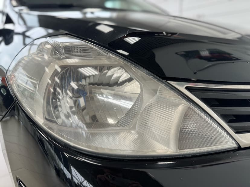 nissan-tiida-2011-122-9