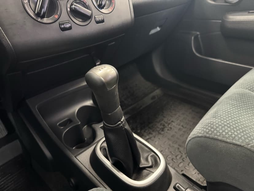 nissan-tiida-2011-122-18