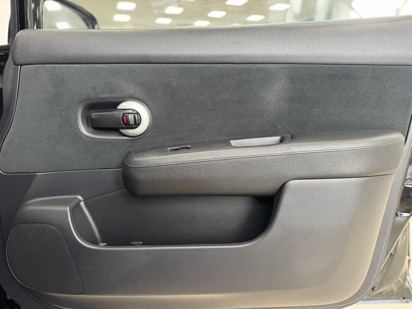 nissan-tiida-2011-122-24