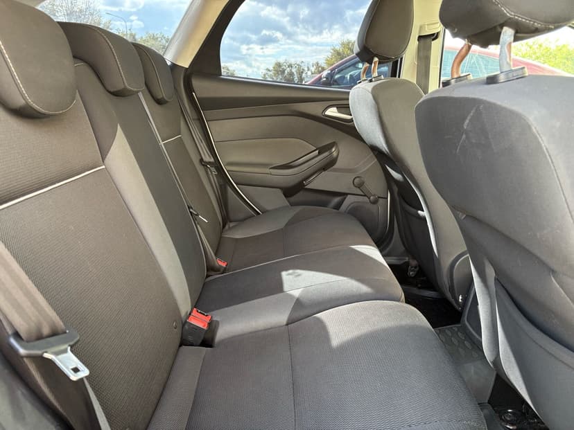 ford-focus-2013-111-25