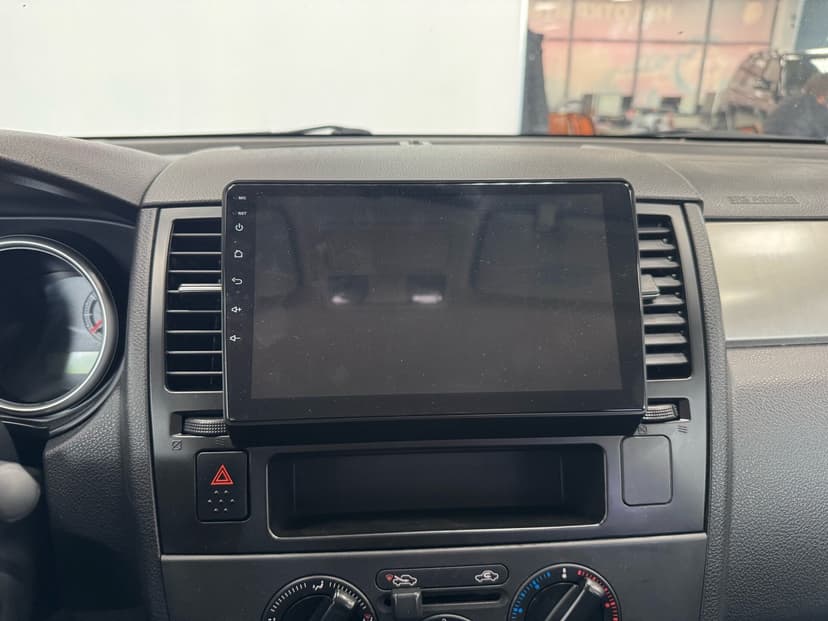 nissan-tiida-2011-122-16