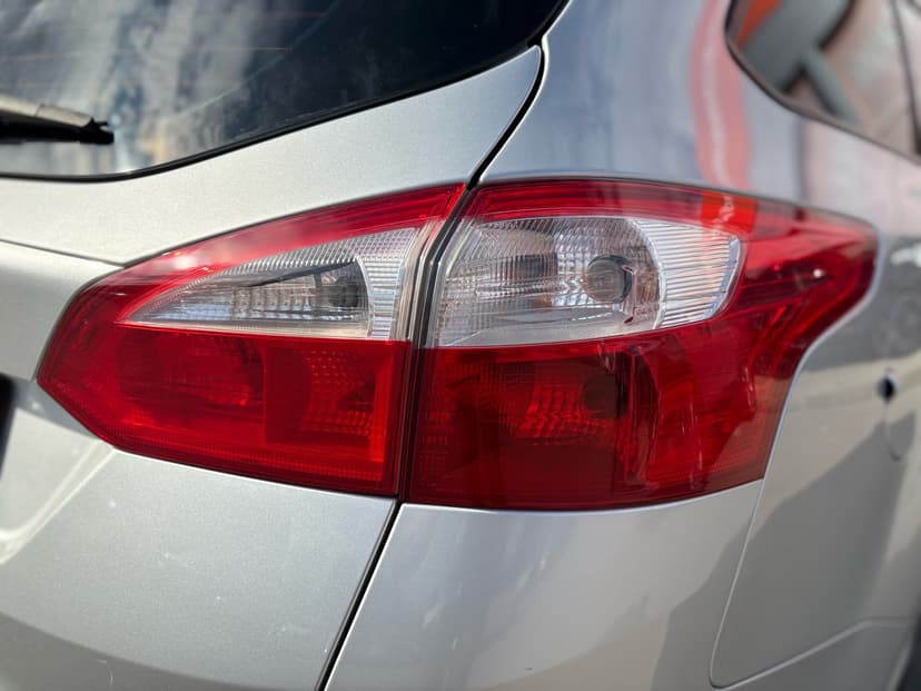 ford-focus-2013-111-8