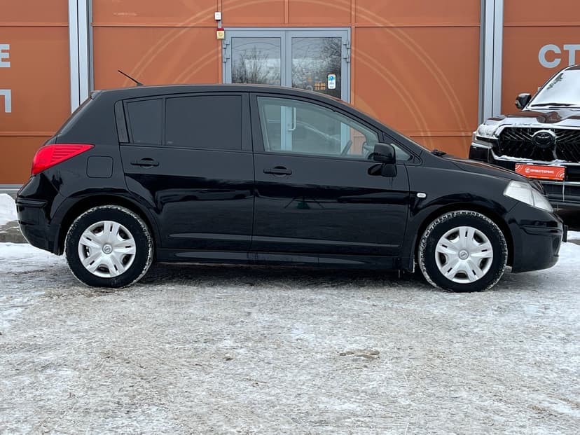 nissan-tiida-2011-122-3