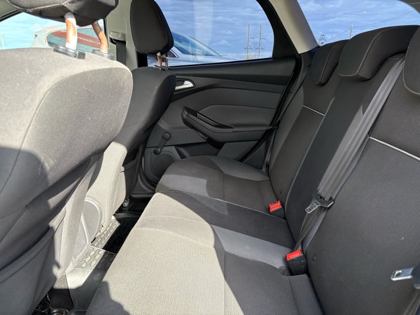 ford-focus-2013-111-24