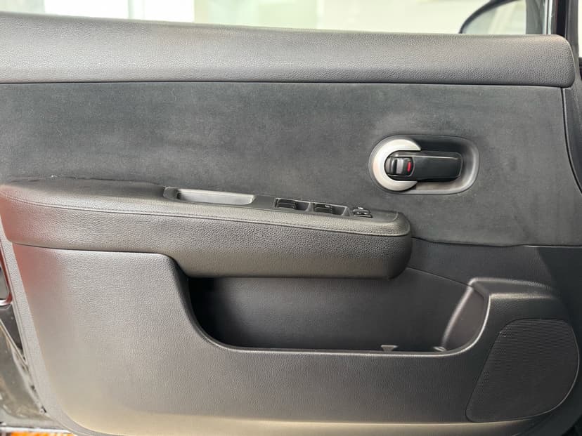 nissan-tiida-2011-122-23