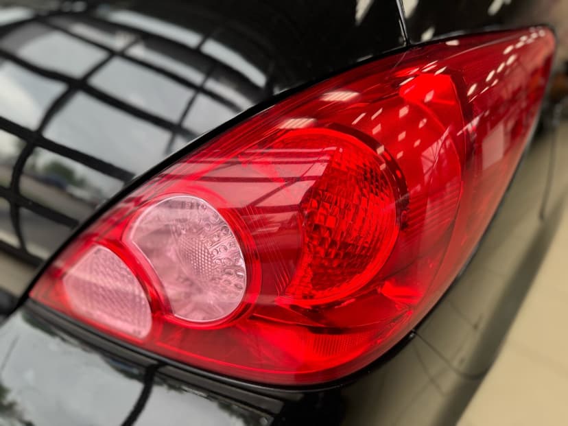 nissan-tiida-2011-122-8