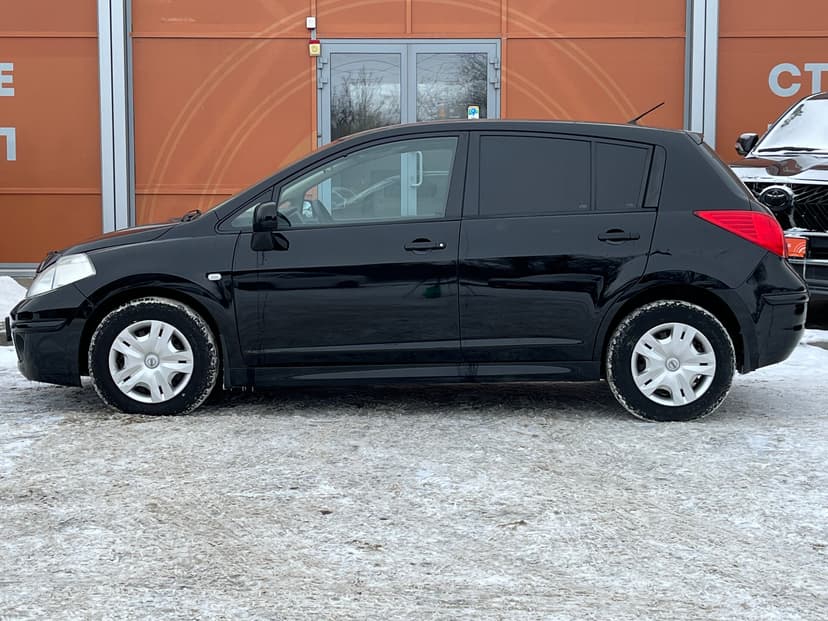 nissan-tiida-2011-122-7