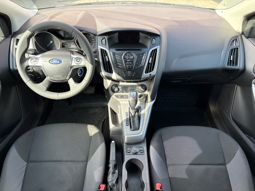 ford-focus-2013-111-9