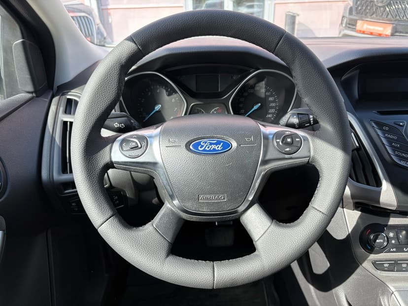 ford-focus-2013-111-12