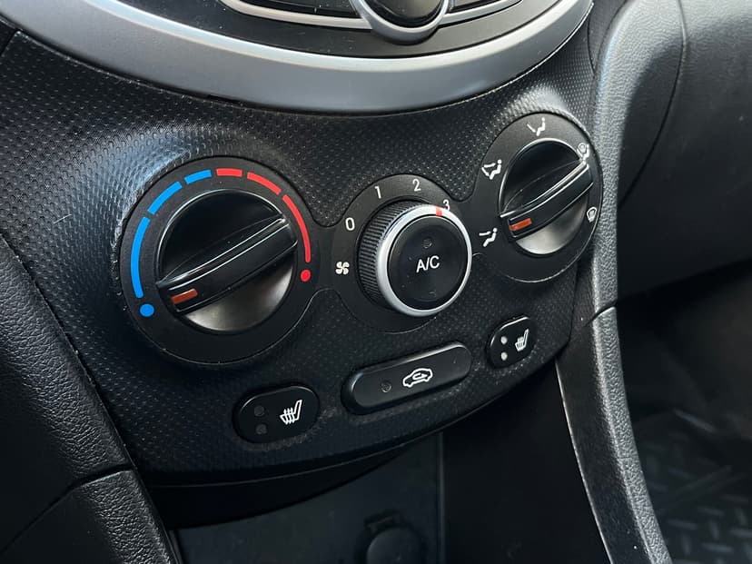 hyundai-solaris-2013-71-11